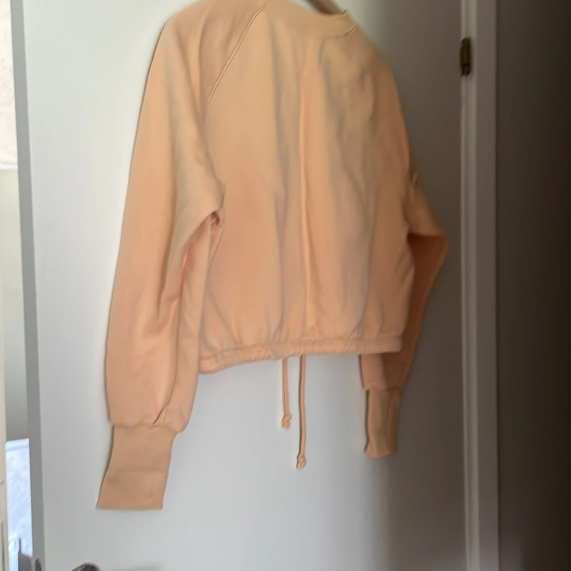 Beige tröja med dragsko - 90