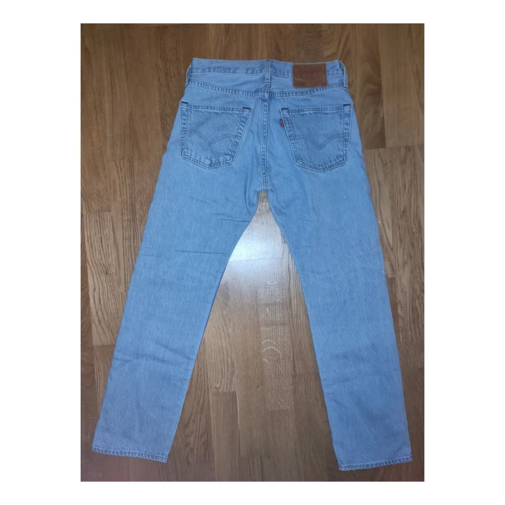 Blåa Levi's 501 W27 L28 Nyskick - oanvänd. Jeans & Byxor.