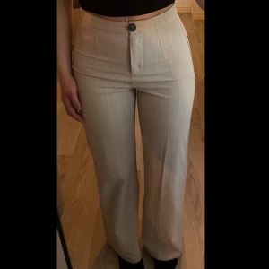 Kostymbyxor - Superfina kostymbyxor från pull&bear i fint skick.