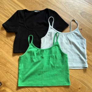 3 fina toppar - 3 toppar (2 linnen och 1 t-shirt) i superfina och somriga färger. Säljes pga passar ej. Använda någon enstaka gång bara.