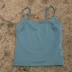 Perfekta basic linnet - Det perfekta basic linnet i blått, finns även i svart se tidigare inlägg