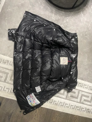 Moncler Maya 70 Year Limited Edition  - Moncler Maya 70 år limited edition Pris 800kr