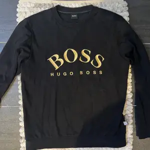 Snygg tröja från Hugo Boss || Storlek: L men sitter mer som M || I fint skick 