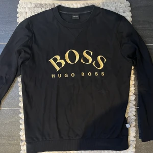 Hugo Boss Sweatshirt || Tröja  - Snygg tröja från Hugo Boss || Storlek: L men sitter mer som M || I fint skick 