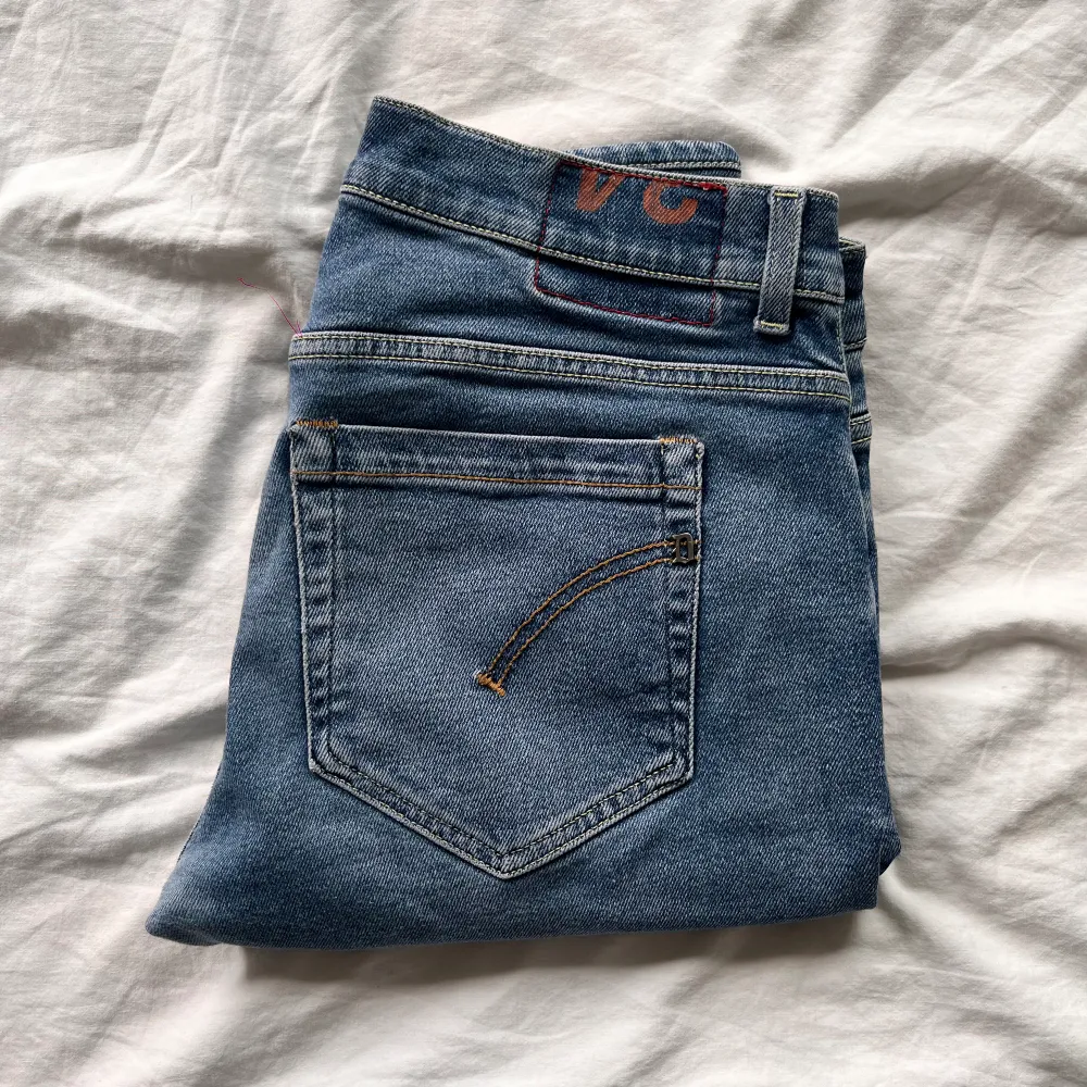 Tja! Säljer nu mina sjukt snygga och  dondup jeans som är perfekta till våren och sommaren | Trendigaste och mest eftertraktade jeansen på marknaden! | Storlek 34, sitter som 33 | Skick: 9/10 | Ny pris: 3600 kr, Säljs för 899kr. Jeans & Byxor.
