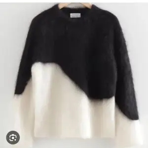INTRESSEKOLL!!💕💕 Lägger ut då min älskade tröja som inte sälj lägre, är fof osäker på om jag vill sälja den men vill se vad jag kan få för den!!  Säljer då den inte är till andvänding längre💕💕💕🫰🏻!!  PRIS KAN DISKUTERAS❤️❤️