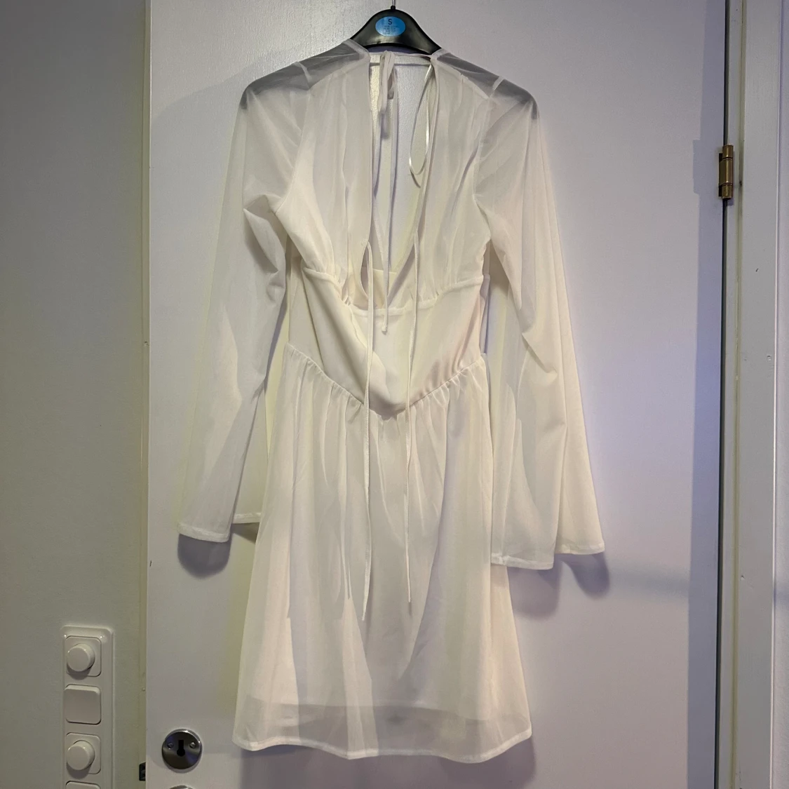 Vit oanvänd klänning - 91