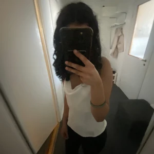 Silklinne från gina tricot i strl s - Silkeslinne i strl s men passar också xs