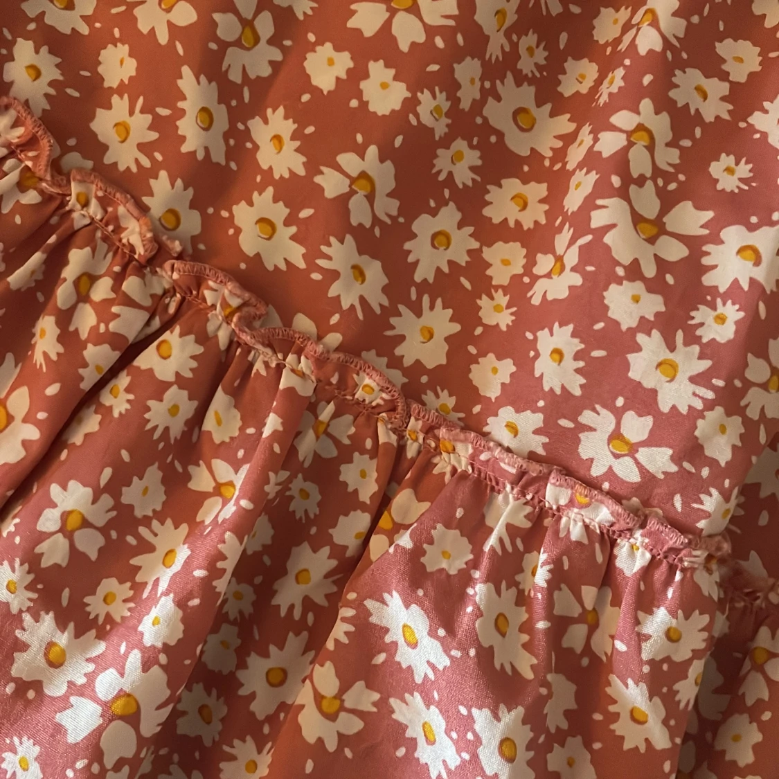 Rosa kjol med vita blommor - 90