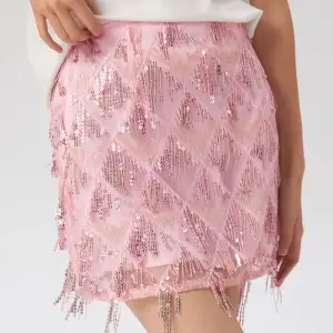 Säljer denna kjol från Cider då jag beställde två storlekar. Perfekt till Eras tour🩷 Storlek S/36