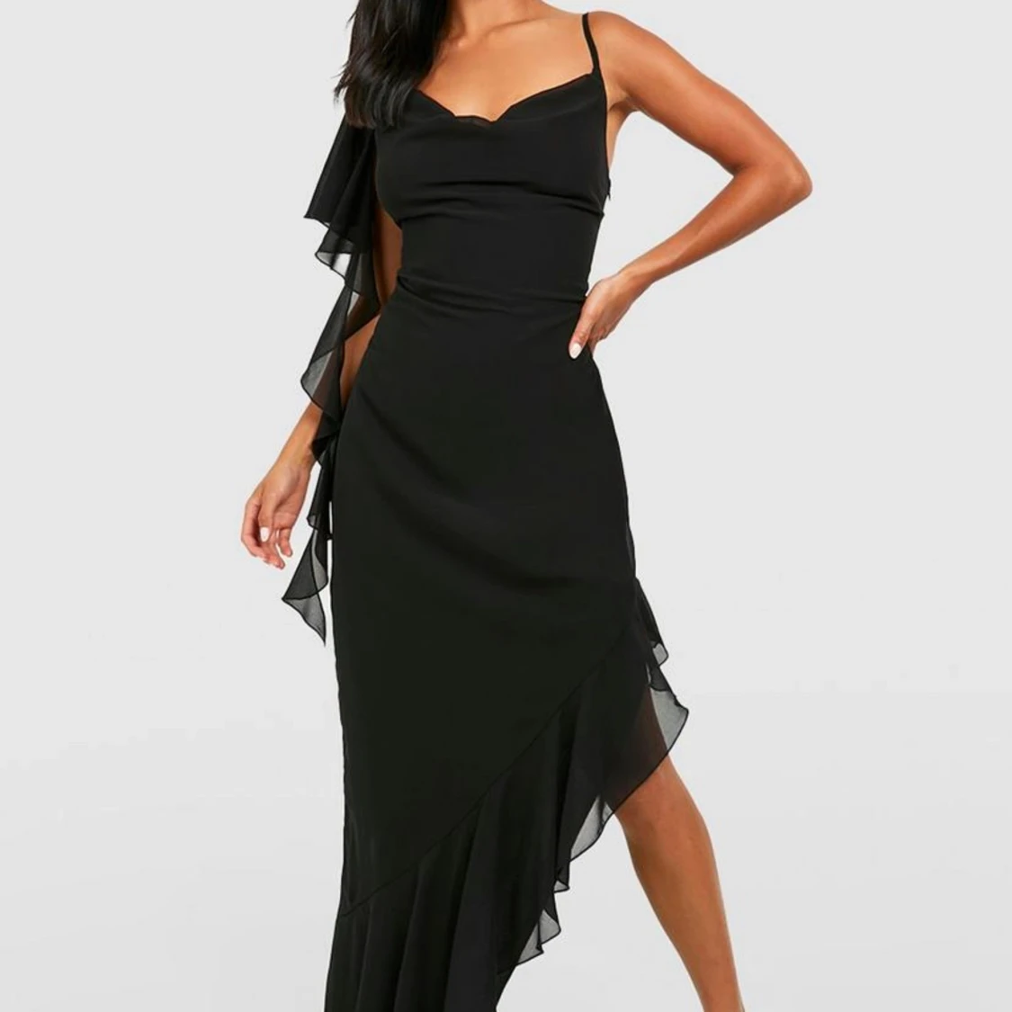 Svart fint volang klänning