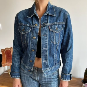 Levi’s jeansjacka - Min superfina jeansjacka, använd men i bra skick, som jag tyvärr inte använder tillräckligt