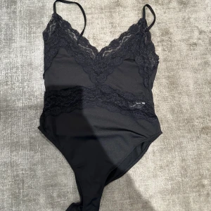 Super snygg body från Zara! - Använd 1 gång💞 Super snygg!!