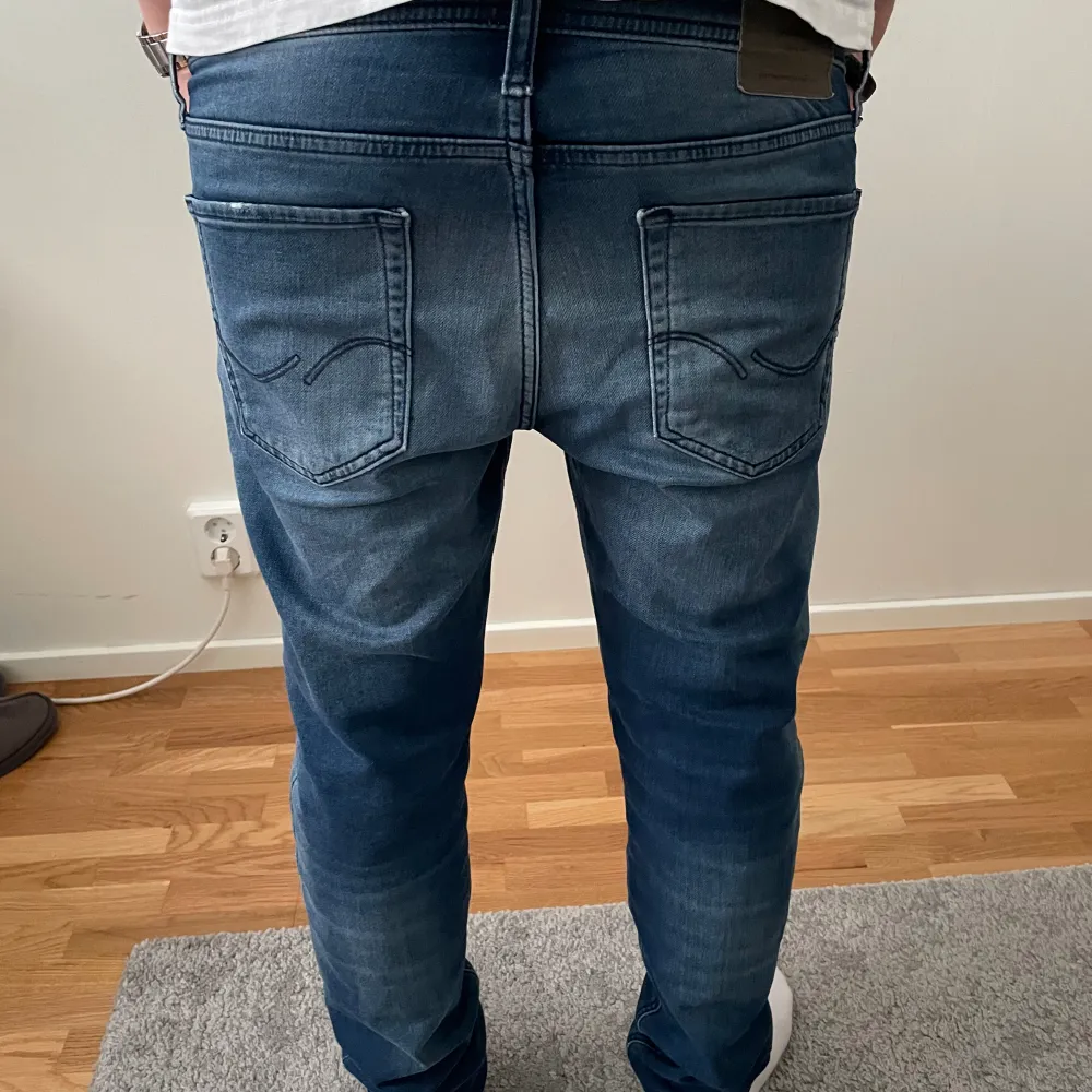 Säljer dessa grisch jeans från Jack & Jones. Dom är i storlek 30 / 30. Dom har inga skador. Hör av er vid funderingar👊. Jeans & Byxor.