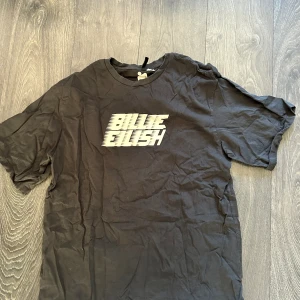 Billie Eilish t shirt - Köpt från h&m Fint skick, inga tecken av användning 