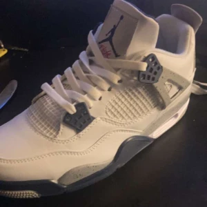 Jordan 4 midnigth navy - Oanvända pga för små, Box finns, Bara fråga för mer bilder