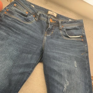 Ltb jeans  - Säljer då de är alldeles förstora för mig, bra skick. Inga defekter.