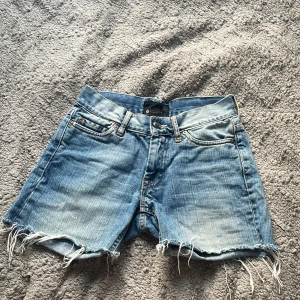 Acne Jeans shorts  - Säljer dessa super snygga acne shorts då de är för små för mig❤️🥰