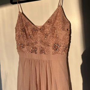 Balklänning / festklänning  - Jätte fin klänning från Nelly storlek 38