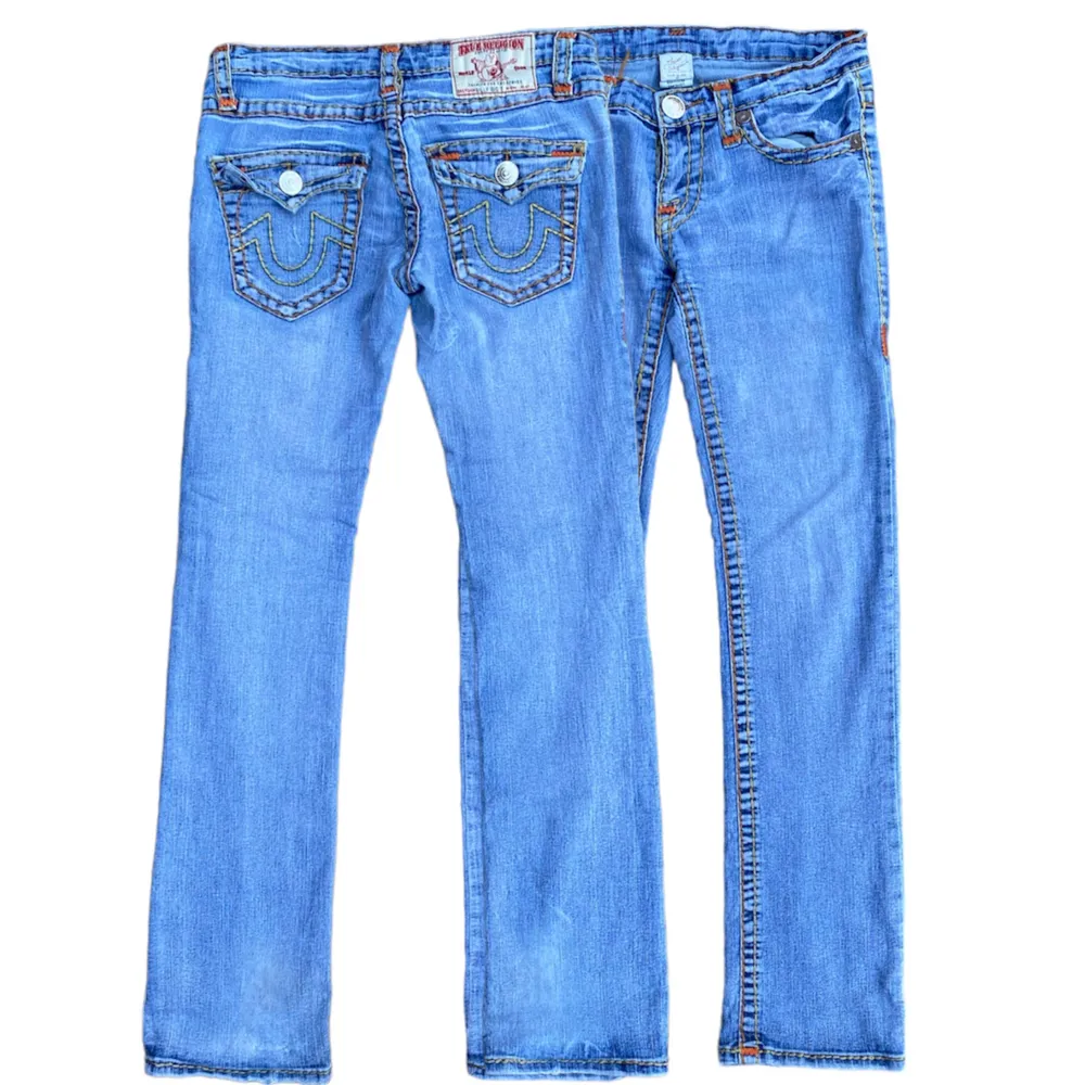 True religion jeans i storlek W30🔥 Dom har blivit lagade se bild 3 men är annars i bra skick. Skriv om du har några funderingar . Jeans & Byxor.