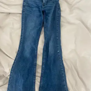 Säljer dessa fina jeans då de har blivit för korta 