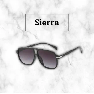 Solglasögon - Samma modell som de andra jag lagt upp. Helt oanvända även dessa!! Säljer då jag har för många. 