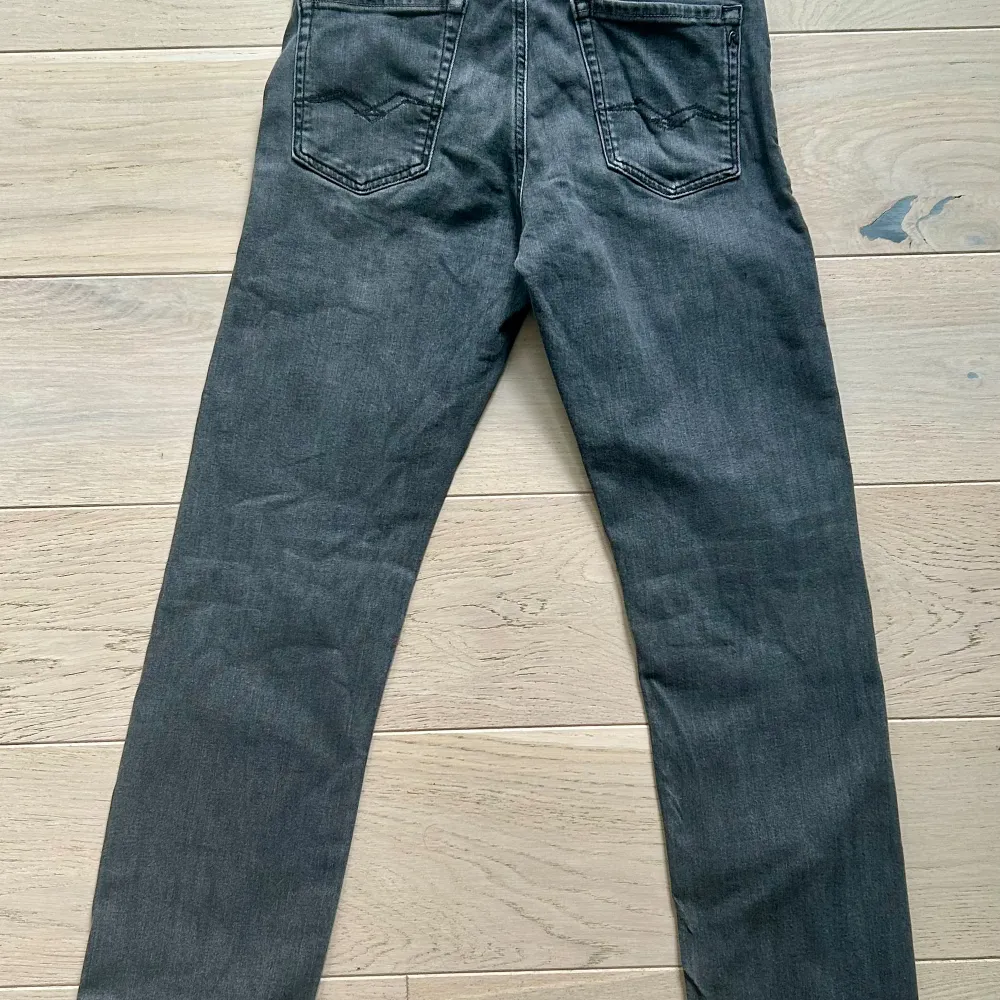 Snygga replay jeans nypris: 1000kr.  de har inga fläckar eller defekter och är nästan oanvända. . Jeans & Byxor.