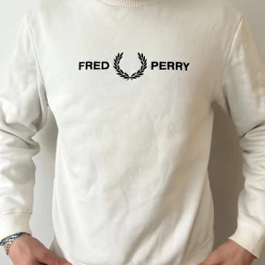 Fred Perry - Fint skick, storlek M