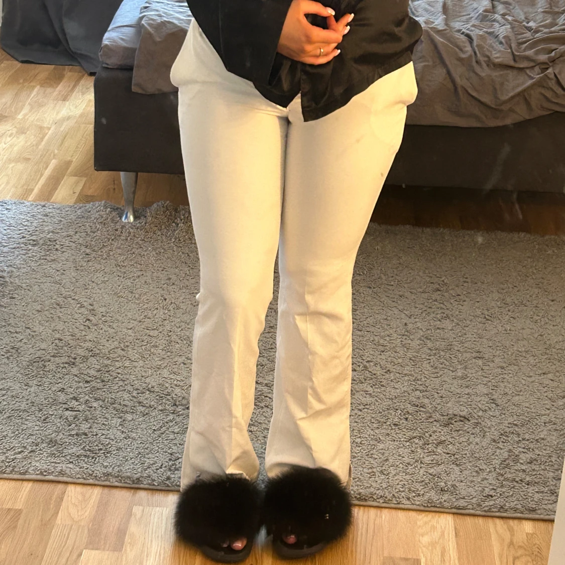 Vit kostymbyxa med slits - 90