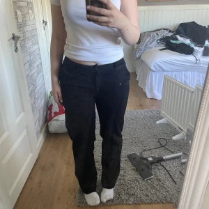 Svarta kostymbyxor  - Kostymbyxor från Lager 157! Köpta förra året, inga defekter! Strl S 