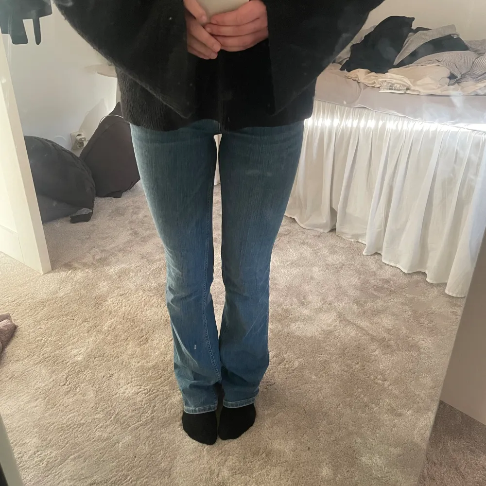 Blå bootcut jeans från Zara(aldrig använda)💗💗. Jeans & Byxor.