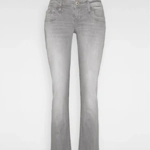 Ltb jeans - Ljusgrå jeans från Ltb, strl 28/32 passar var på mig som brukar ha S och är 165💞🩷