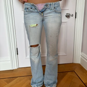 Lågmidjade bootcut jeans - Mått: midja 38 längd: 78