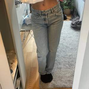 Blå jeans low waist från Zara💗