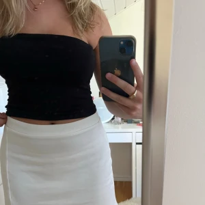 Bandeu topp  - Säljer denna Bandeu topp från Bikbok. Inga defekter😊