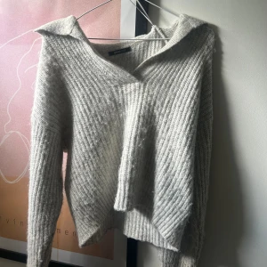Grå stickad tröja  - Stickad tröja från Ginatricot i bra skick. 