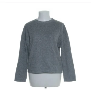 Zara grå tröja - Grå tröja från zara, helt i nyskick. 