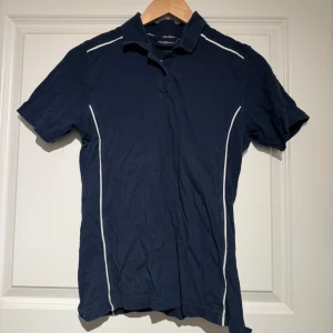 Piké  - Pikétröja, okänt märke. Använt några få gånger att rida i. Fint skick!