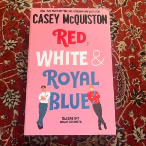 Red white and royalblue  - Aldrig läst av mig, köpt här på Plick 