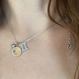 Swarovski halsband - Helt oanvänd, box tillkommer, fri frakt. Meddela för fler bilder eller mer information💕