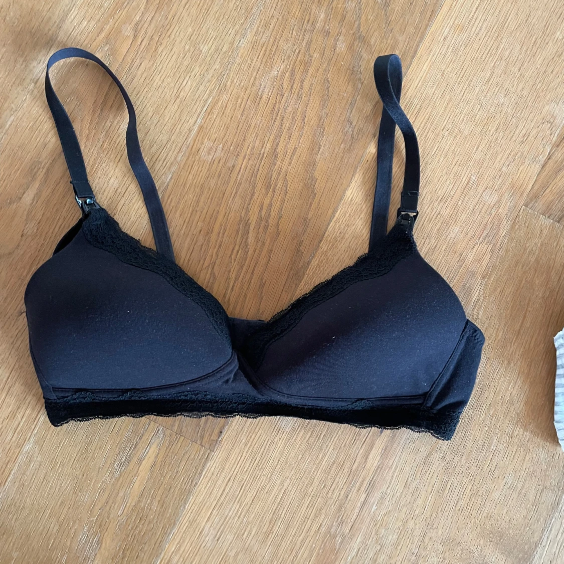 Amningsbehå i storlek 85B