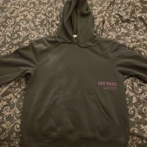 Hoodie - Hoodies är i storlek M och är toppen skick, i stort sätt oanvänd, använt max 5 gånger