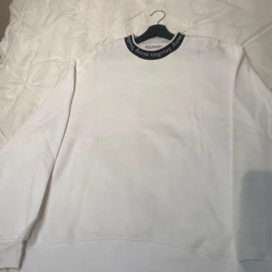 Acne Studios Vit Sweatshirt - Storlek M använd typ 2 ggr