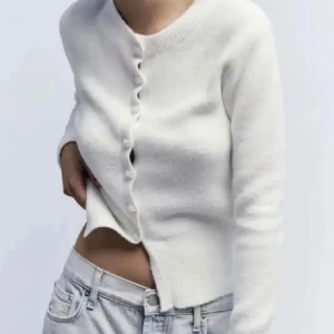 Zara kofta - Denna är köpt i februari och jag har ej använt den. Den är i nyskick och pris kan diskuteras 