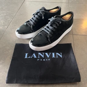 Lanvin - Hej säljer mina lanvins som är i bra skick och väldigt välvårdade. Skriv gärna om du har några frågor eller funderingar.