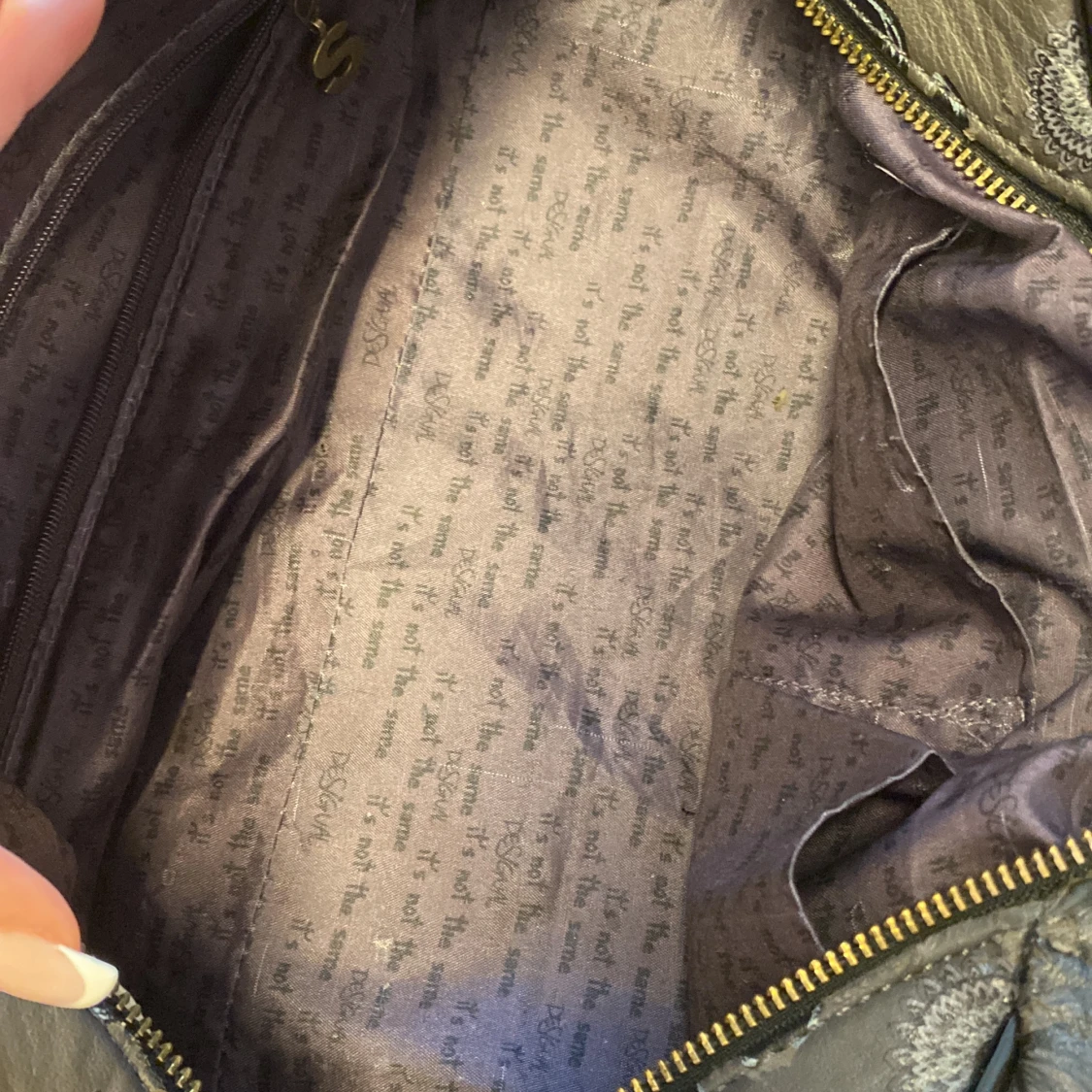 Gammal väska från min mamma är i relativt bra skick andvänd mycket💗 - 91