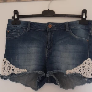 Shorts - Ett par shorts jag hittade i min gaderob , som inte kommit alls till använing . Vet tyvärr inte märket på dem.