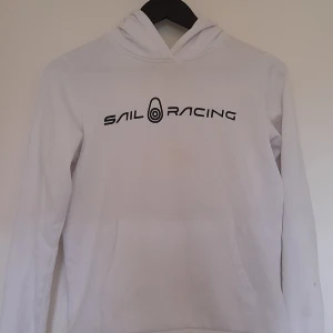 Sail racing - En vit sail hoodie , helt ny. Inte kommit till använing . 
