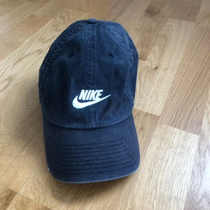 Keps Nike Vintage - Vintage Nike-keps som tyvärr aldrig kommer till användning ❤️ Tryck gärna på köp nu! 