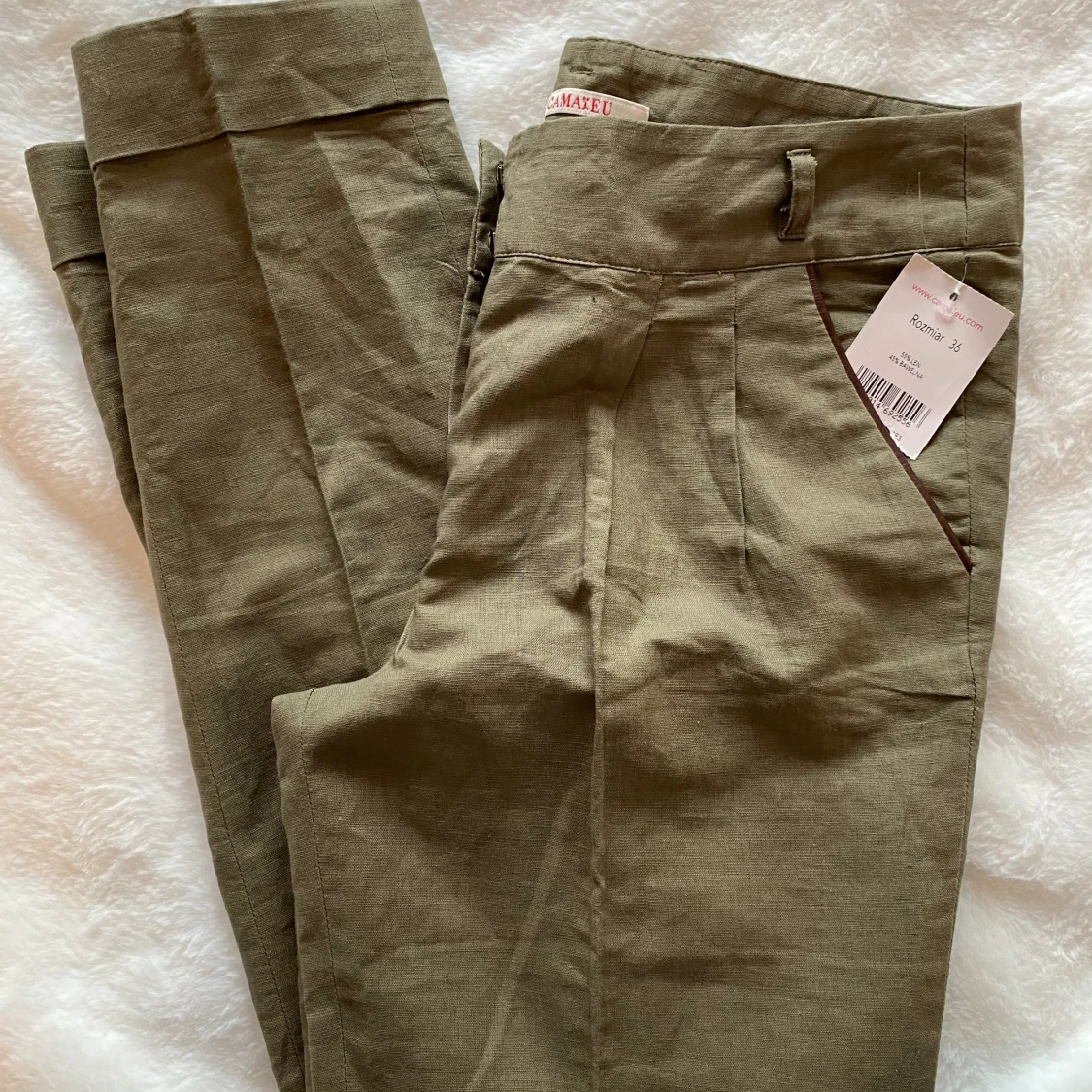 Nya kakifärgade halvlinne byxor i strl 36 från Camaieu